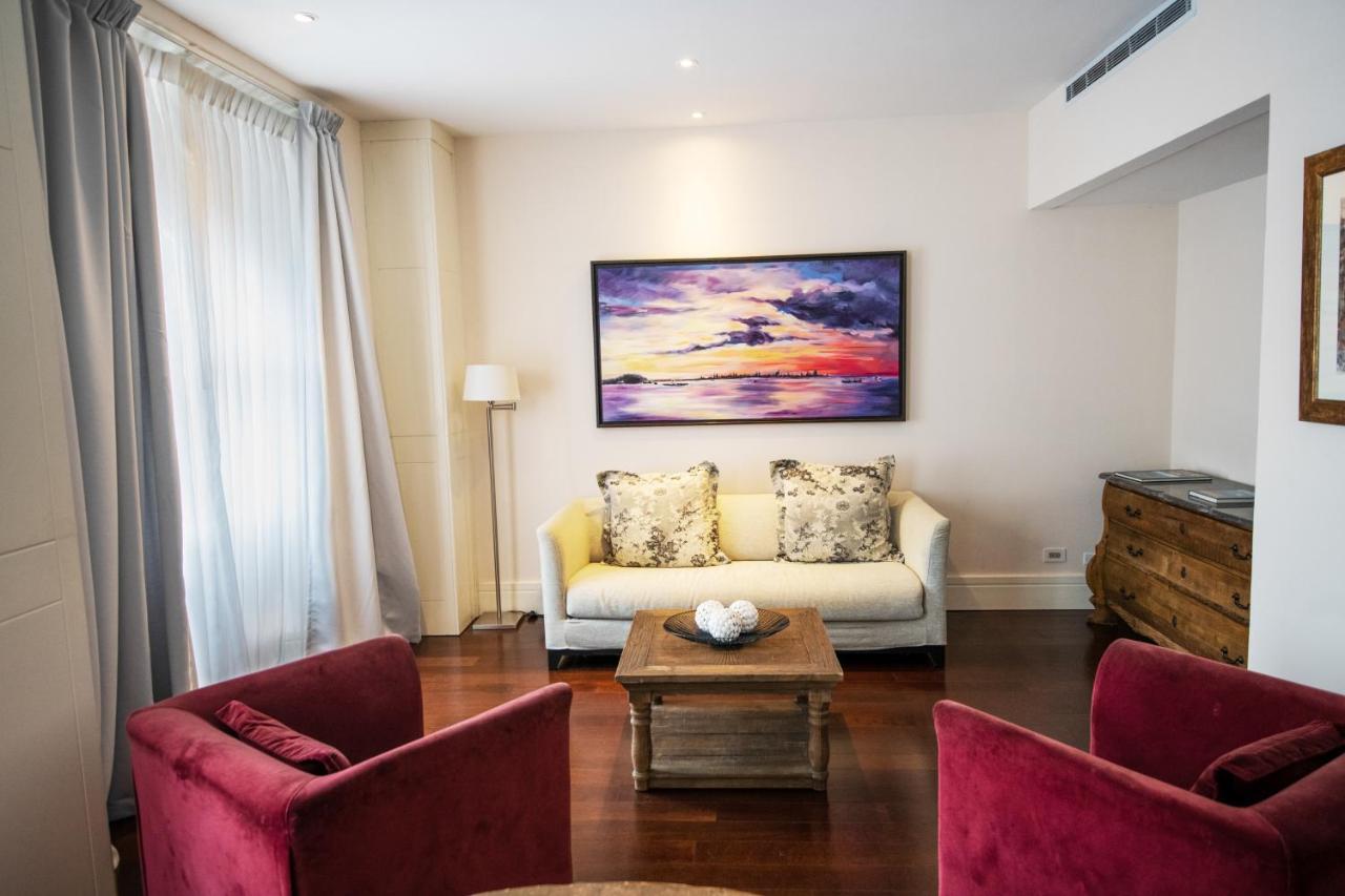 Central Hotel Panama Casco Viejo Ngoại thất bức ảnh A living room in a serviced apartment in Paris