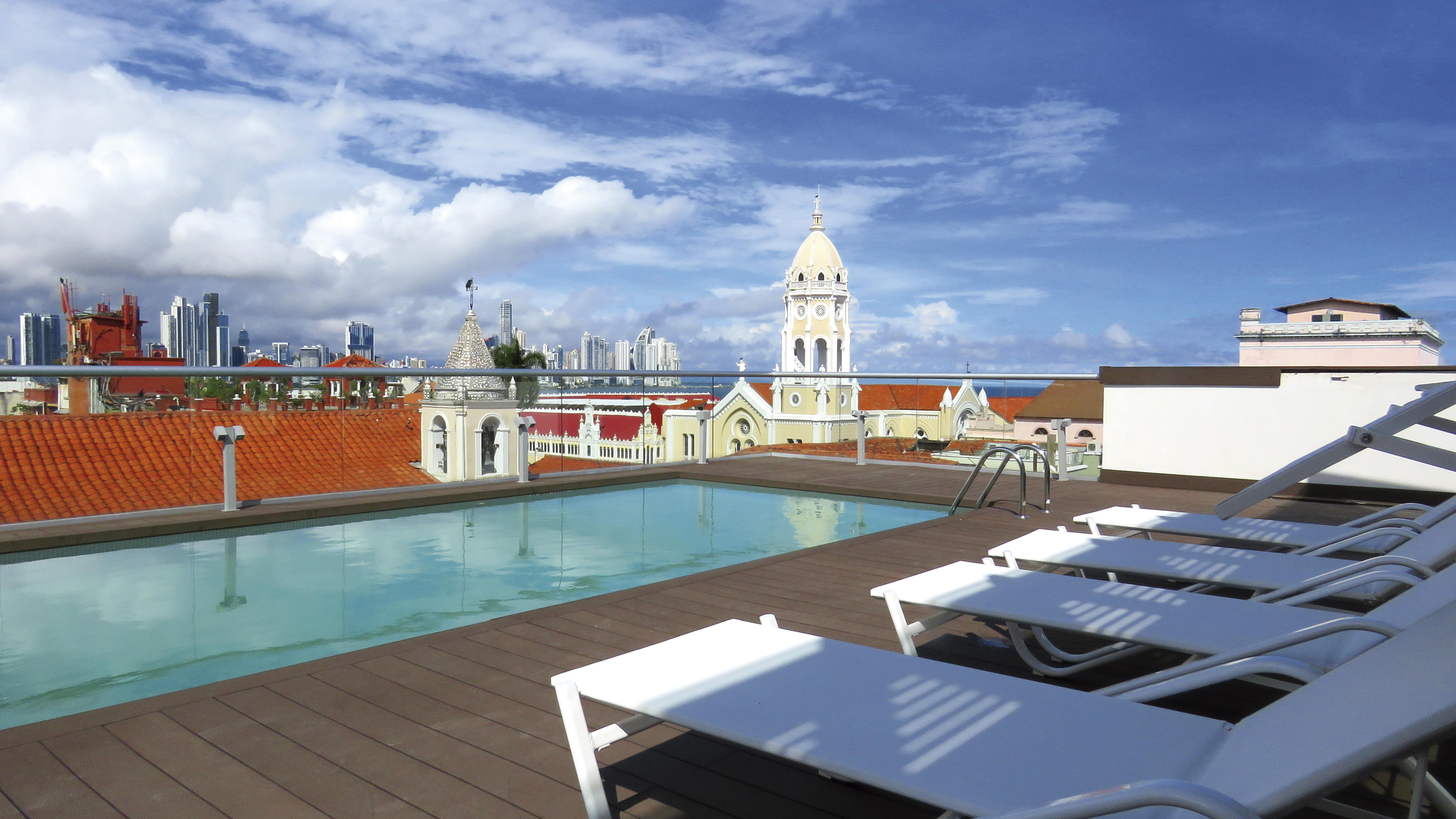 Central Hotel Panama Casco Viejo Ngoại thất bức ảnh Rooftop pool at the Hotel Unique