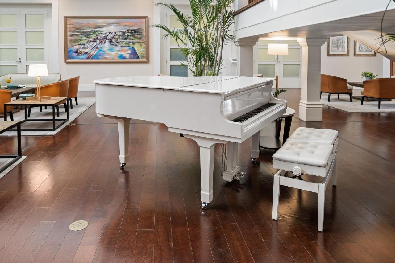 Central Hotel Panama Casco Viejo Ngoại thất bức ảnh A piano in a home