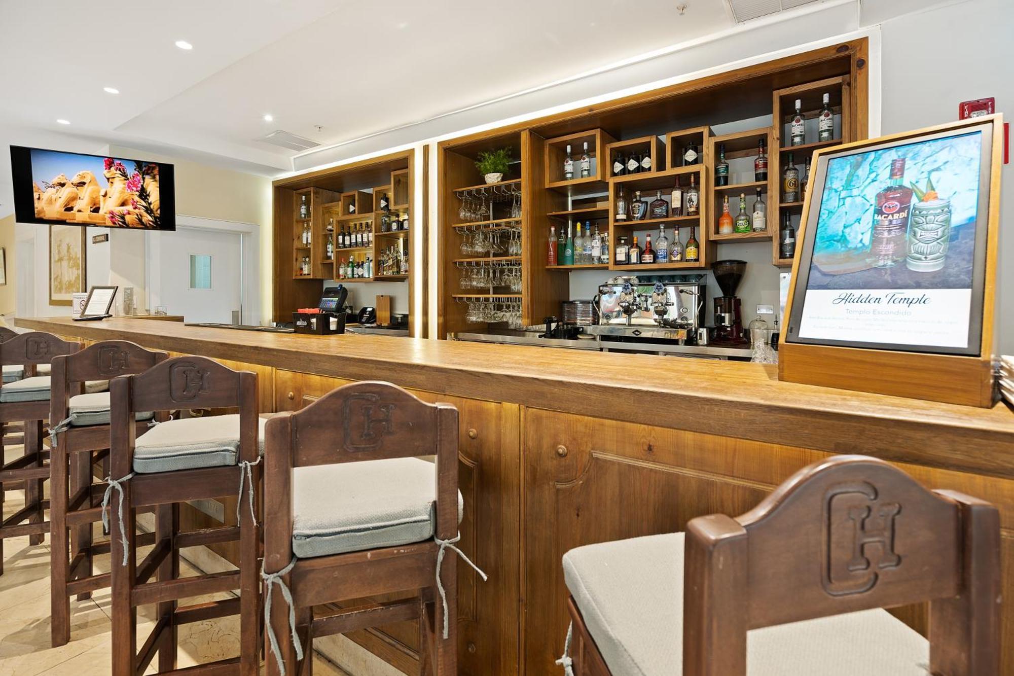 Central Hotel Panama Casco Viejo Ngoại thất bức ảnh The bar at the hotel