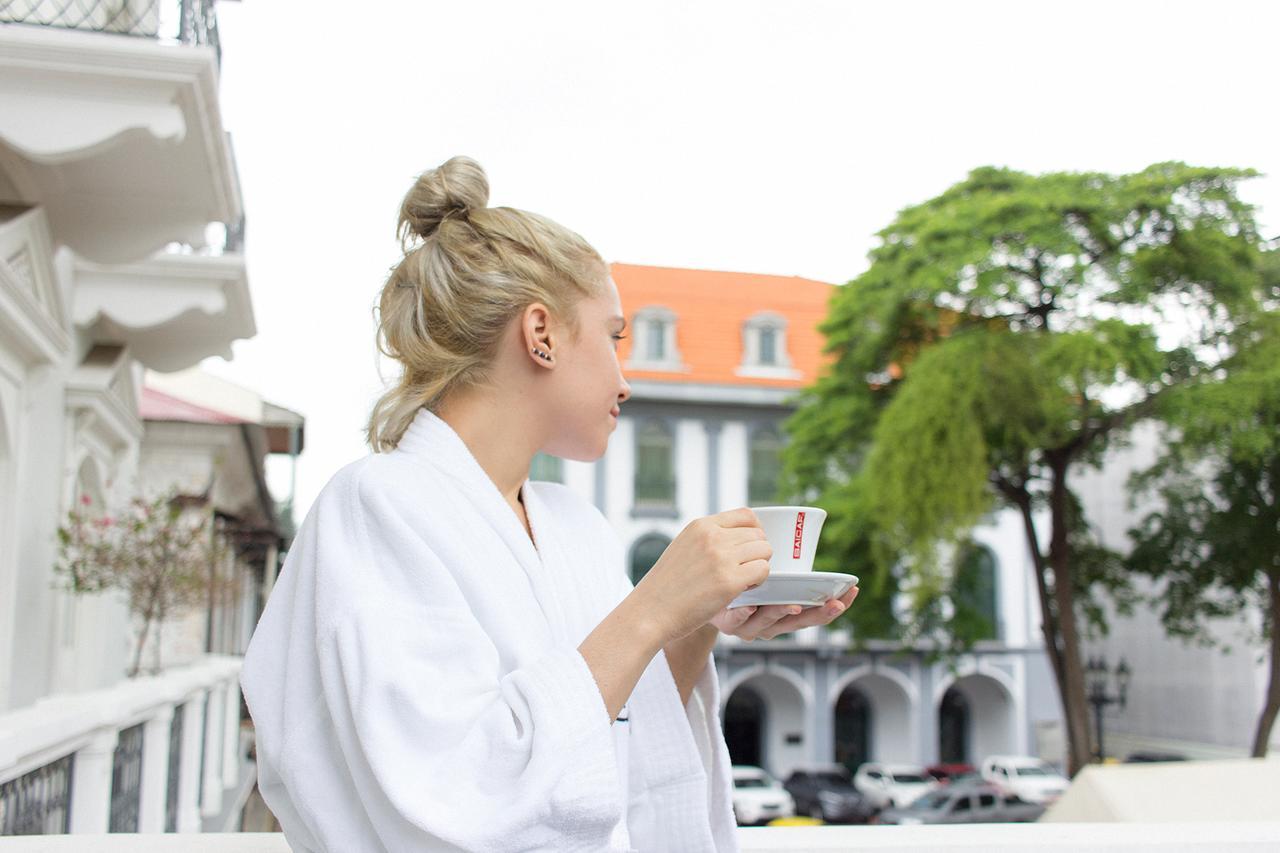 Central Hotel Panama Casco Viejo Ngoại thất bức ảnh A woman wearing a bathrobe