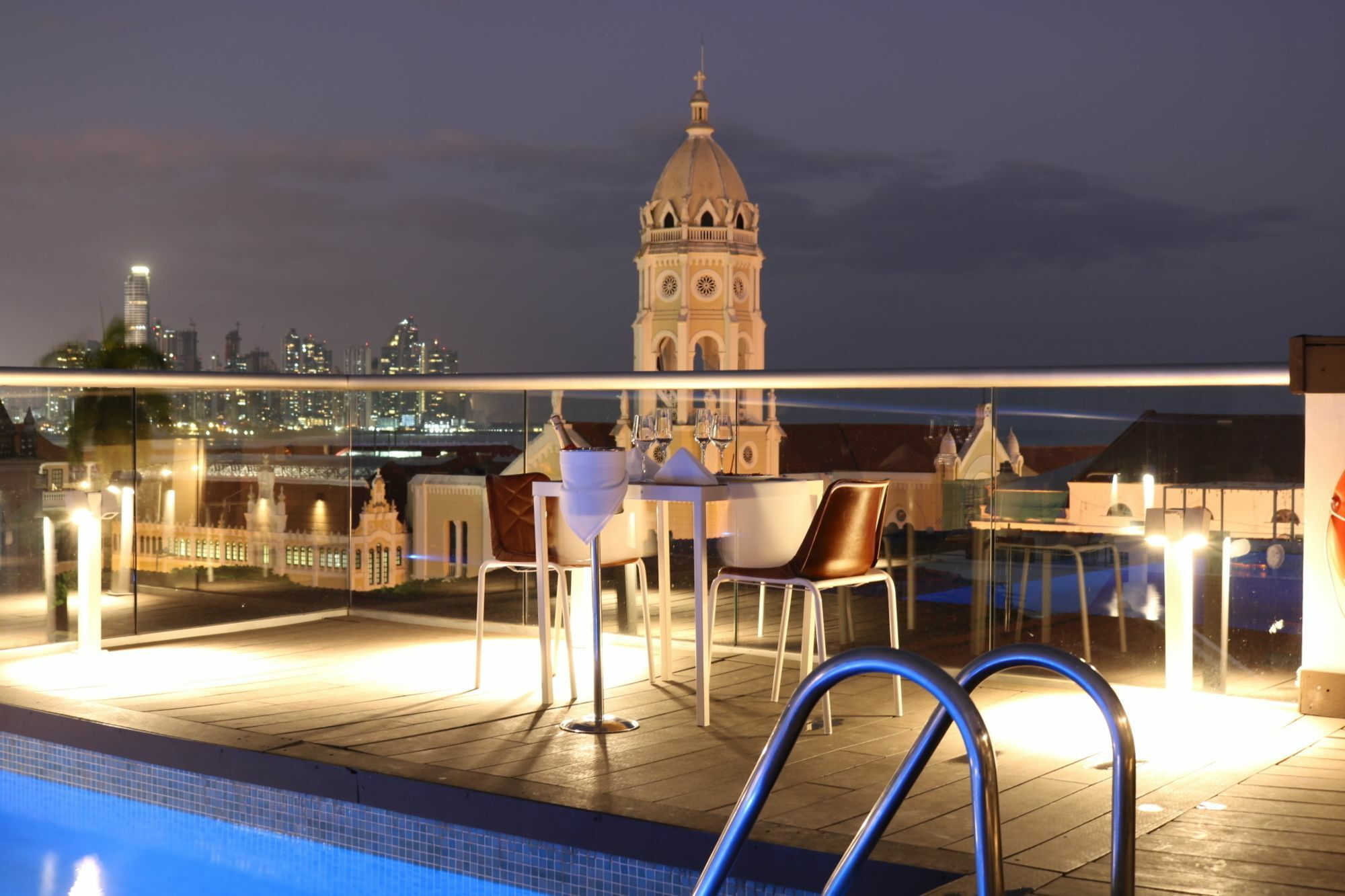 Central Hotel Panama Casco Viejo Ngoại thất bức ảnh View of the hotel's rooftop pool