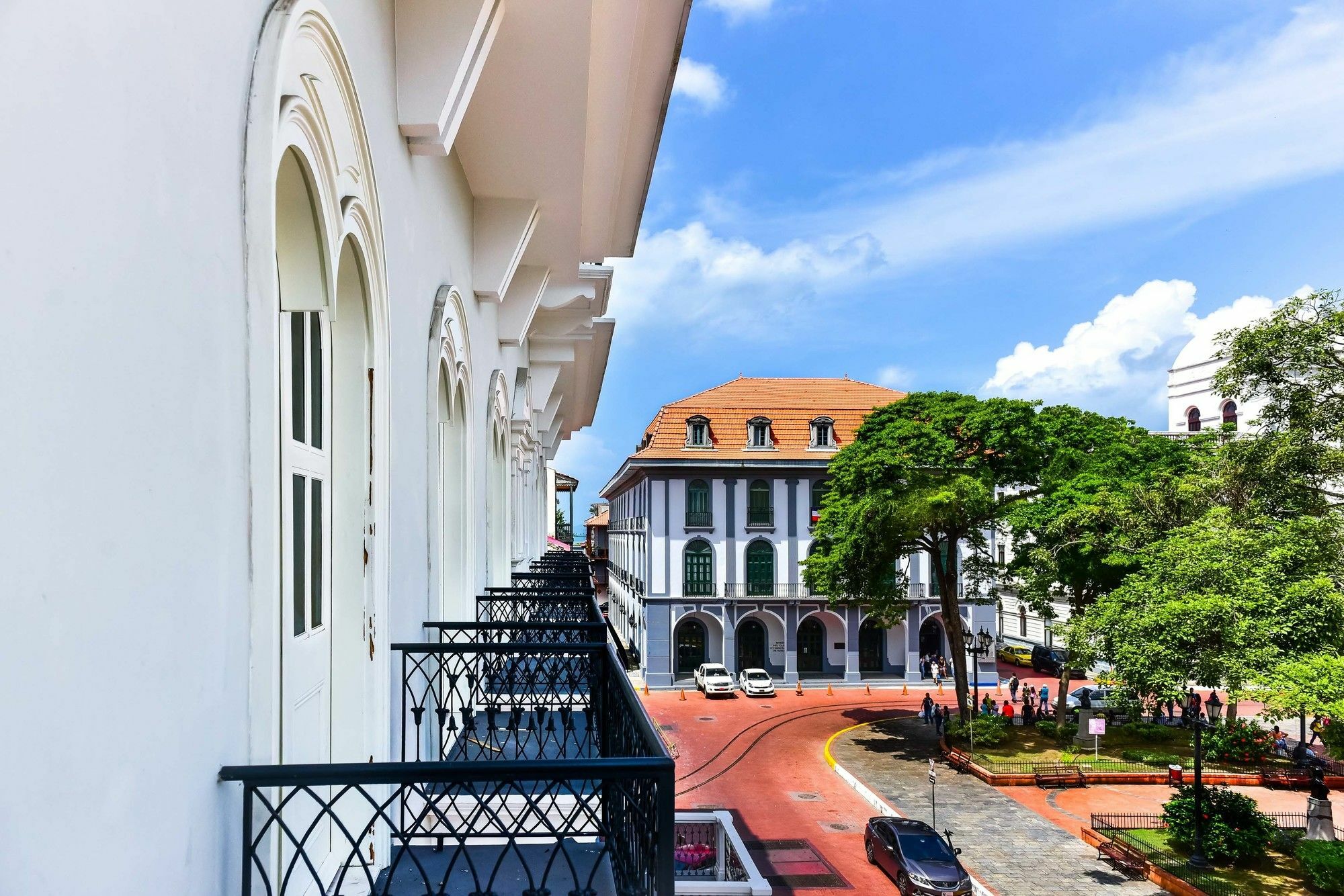 Central Hotel Panama Casco Viejo Ngoại thất bức ảnh The view of the street from the balcony of the hotel